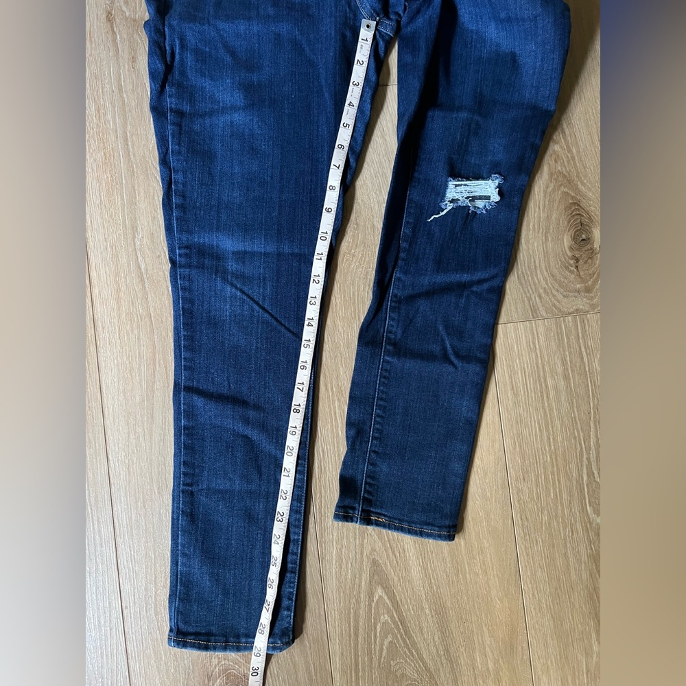 LEVIS 311 Shaping Skinny Jeans EUC - Picture 5 of 8